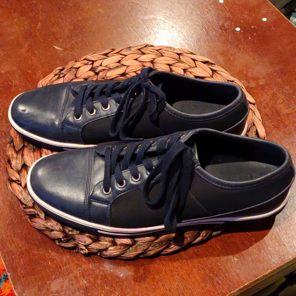 Lanzara men snicker size 9